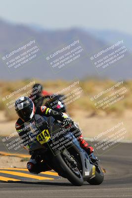 media/Oct-08-2022-SoCal Trackdays (Sat) [[1fc3beec89]]/Turn 16 (125pm)/